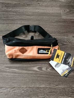 Mountainsmith Trippin Lil' Fanny Pack, Salmon BRAND NEW
